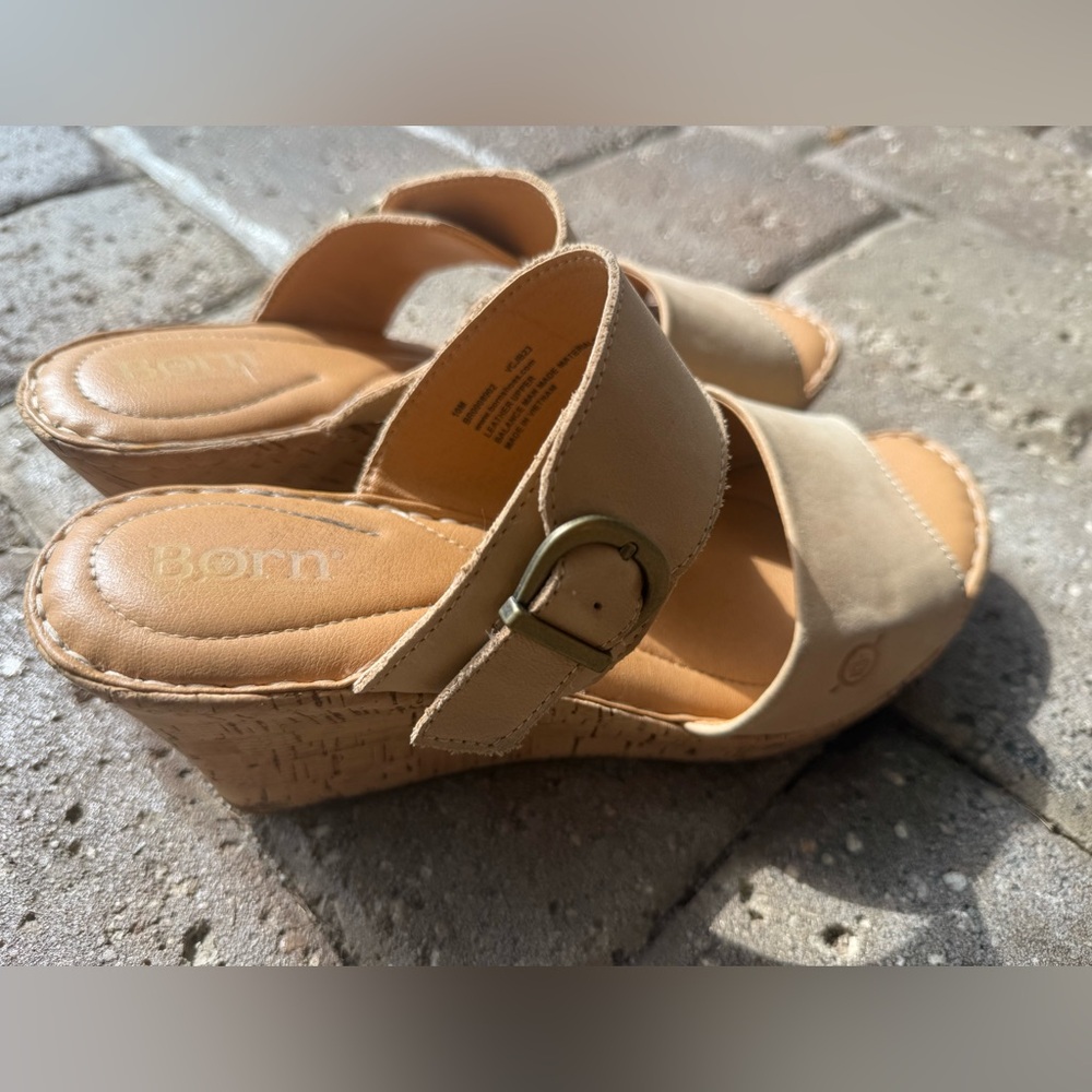 Born Women's Tan Wedge Sandals Like New🤎!